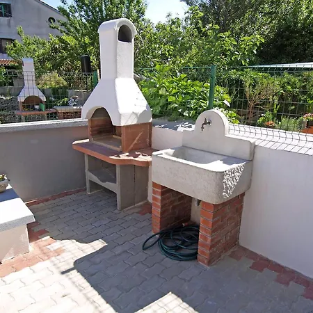 In Mit Garten Und Terrasse