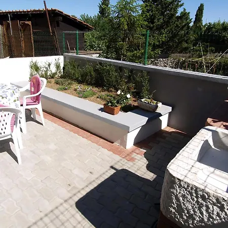 Apartment In Mit Garten Und Terrasse